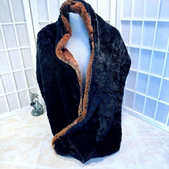 Faux Fur Reversable Infinity Scarf - Picture 4 of 12